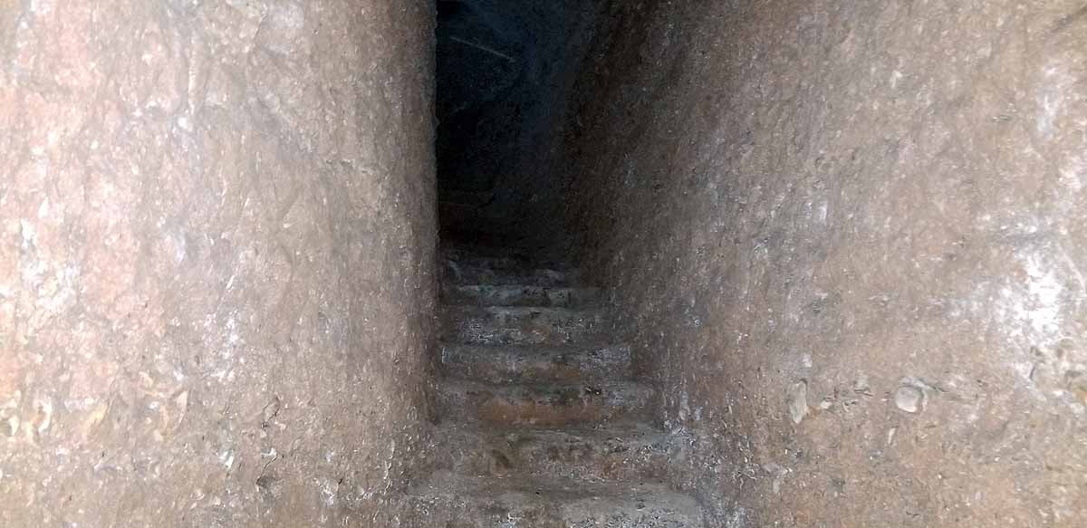 Bodega sin uso y de grandes túneles.