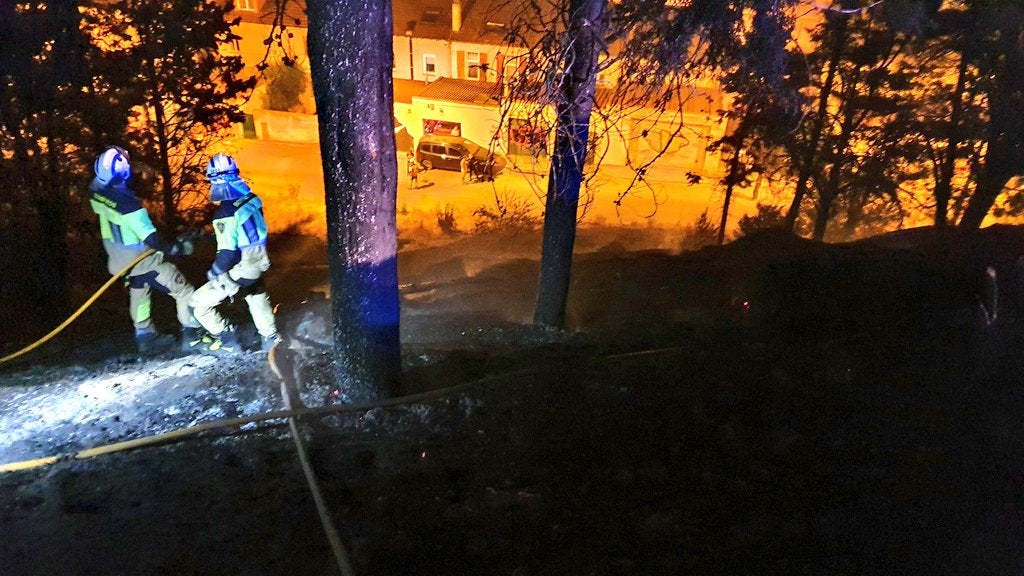 Fotos: Un incendio intencionado devora los aledaños del Castillo de Burgos