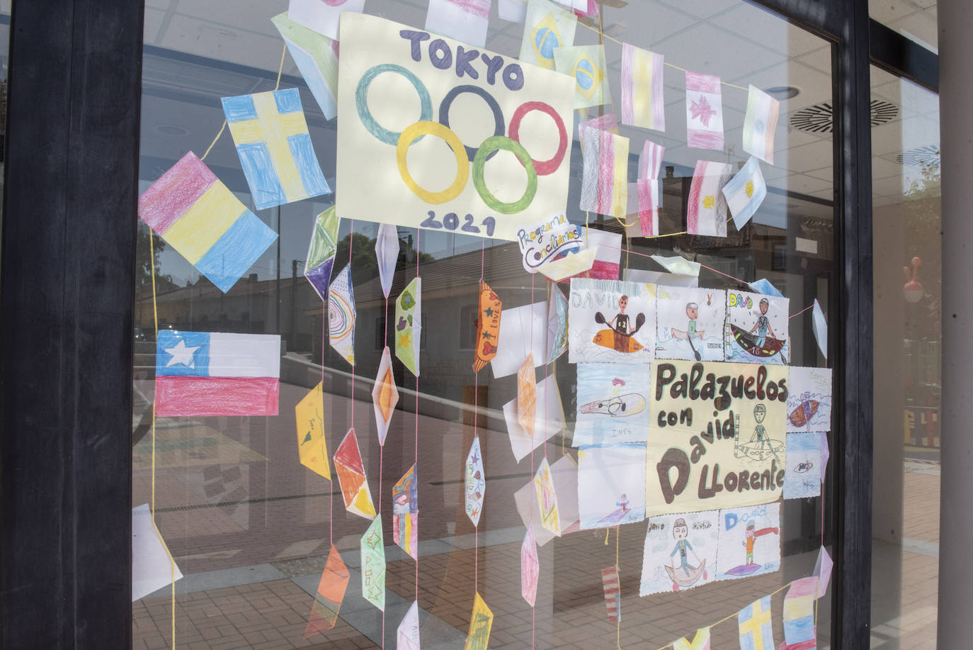 El Ayuntamiento de la localidad, con carteles de apoyo a David Llorente.