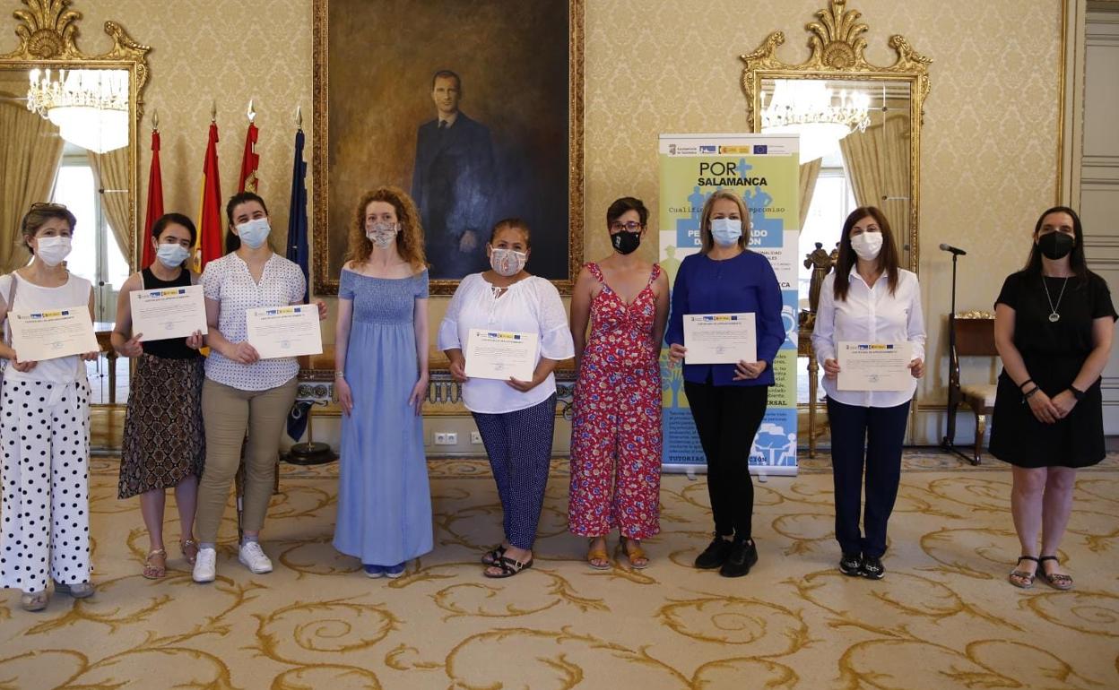Diplomas para 17 mujeres en Salamanca tras el itinerario formativo 'Sobrecarga en las tareas del cuidador: prevención del estrés'