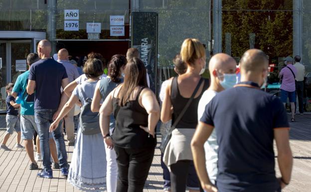 Los primeros veinteañeros ya tienen cita para vacunarse en Valladolid y Medina del Campo