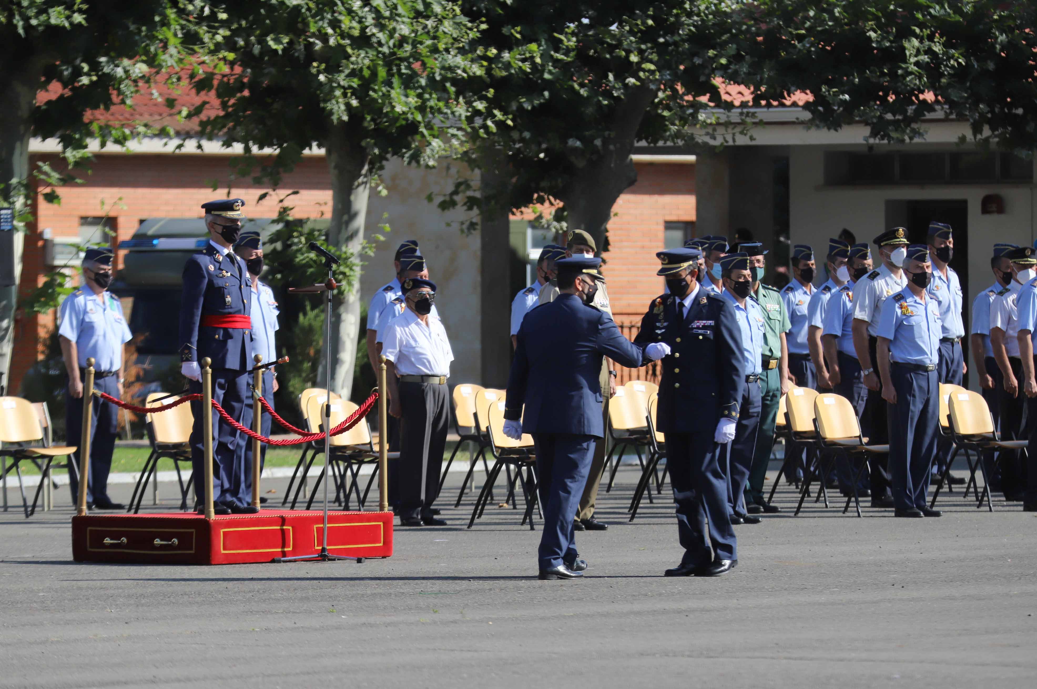 Acto de relevo de mando y toma de posesión en la B.A. de Matacán