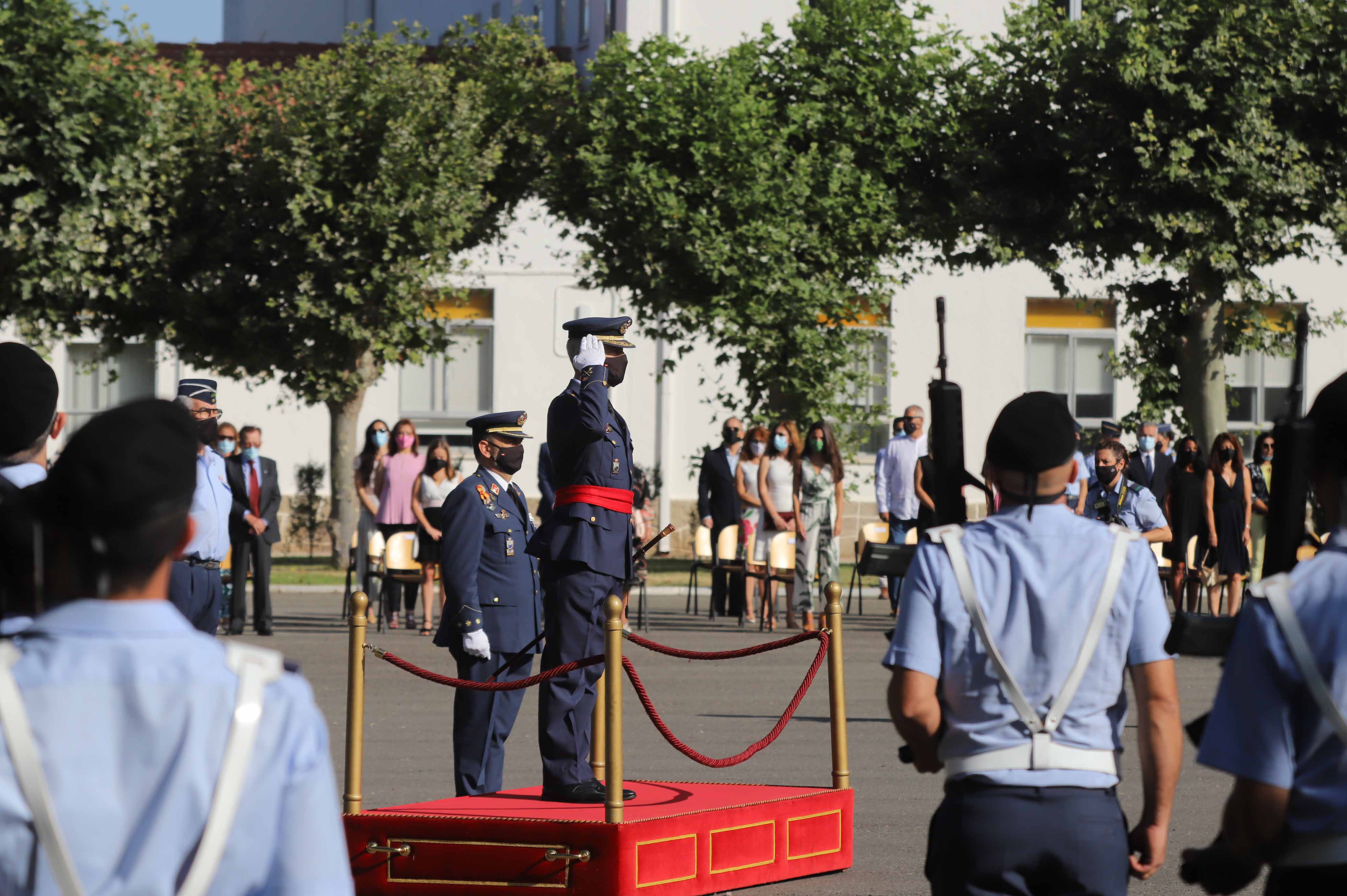 Acto de relevo de mando y toma de posesión en la B.A. de Matacán