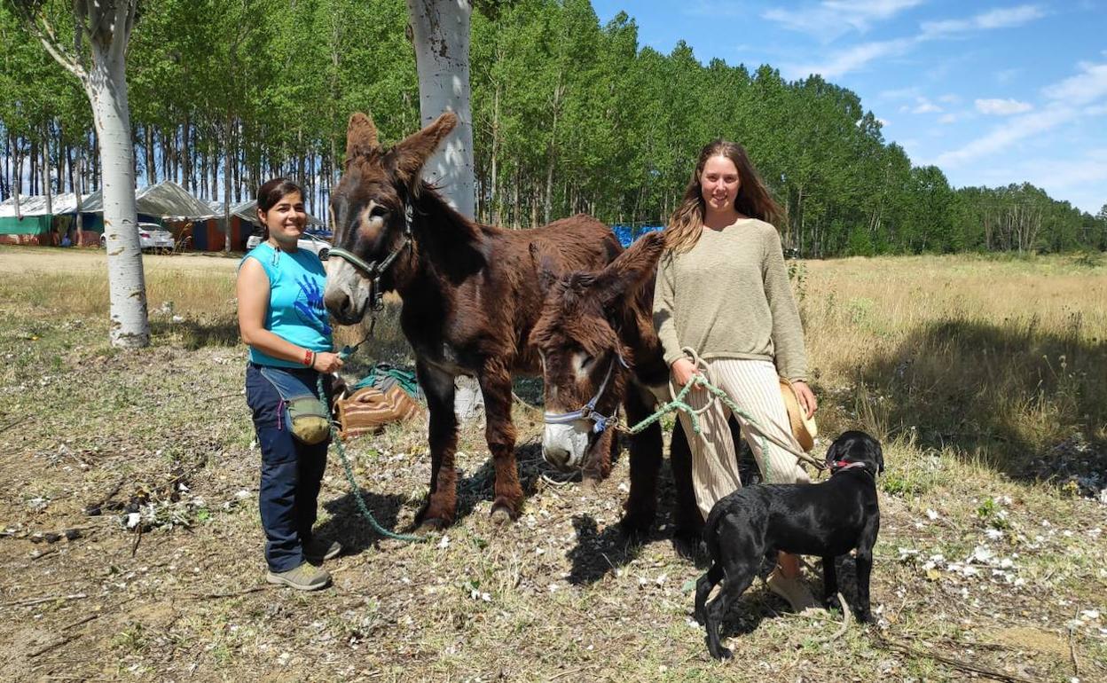 Sonia y Beatriz, con sus compañeros de viaje. 