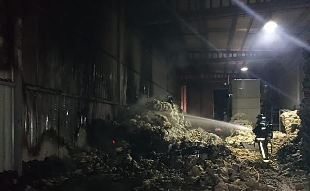 Trabajos en el interio de la nave. 