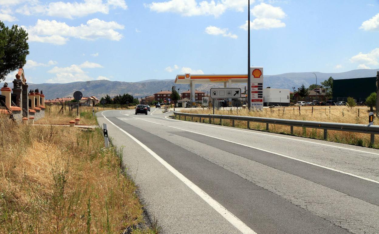 Tramo de la carretera de acceso a San Cristóbal. 