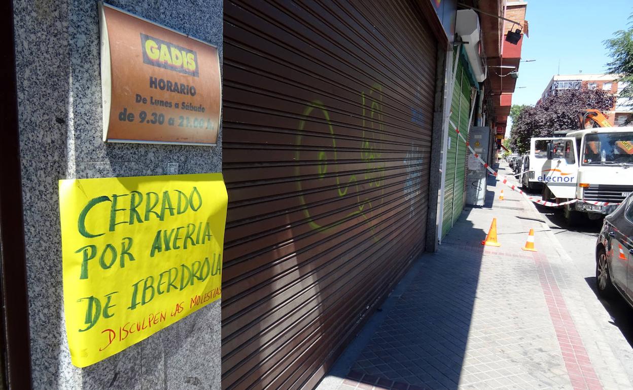 Carte de cerrado por el apagón del Gadis de Doctor Moreno, junto al centro de transformación averiado. 