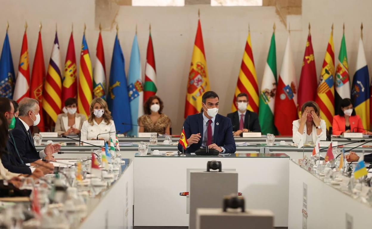Sánchez anuncia la compra de 3,4 millones de vacunas adicionales para agosto
