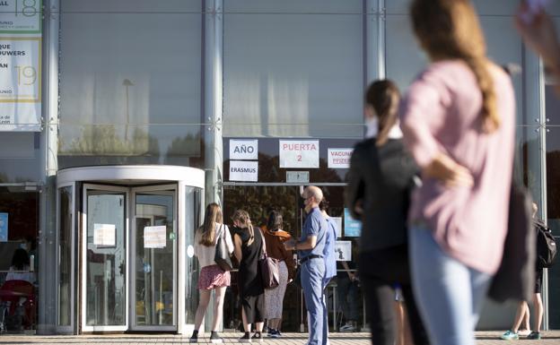 Castilla y León abrirá en pocos días la autocita para la vacuna frente a la covid