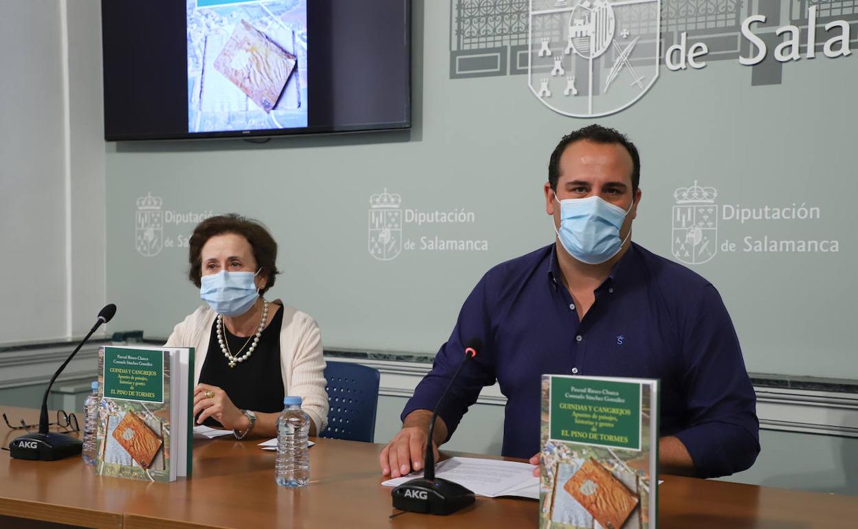 Consuelo Sánchez y David Mingo, en la presentación del libro.