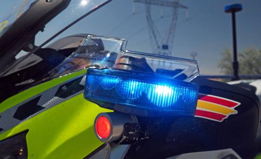 Dispositivo luminoso rojo de la motocicleta de la Guradia Civil de Tráfico 