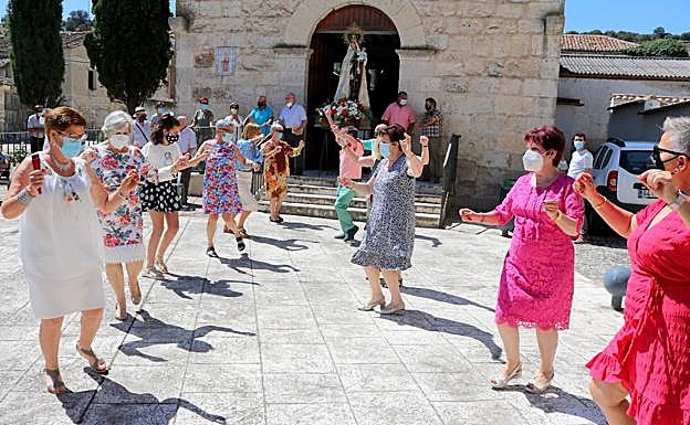 Danzas en honor a la Virgen del Carmen. 