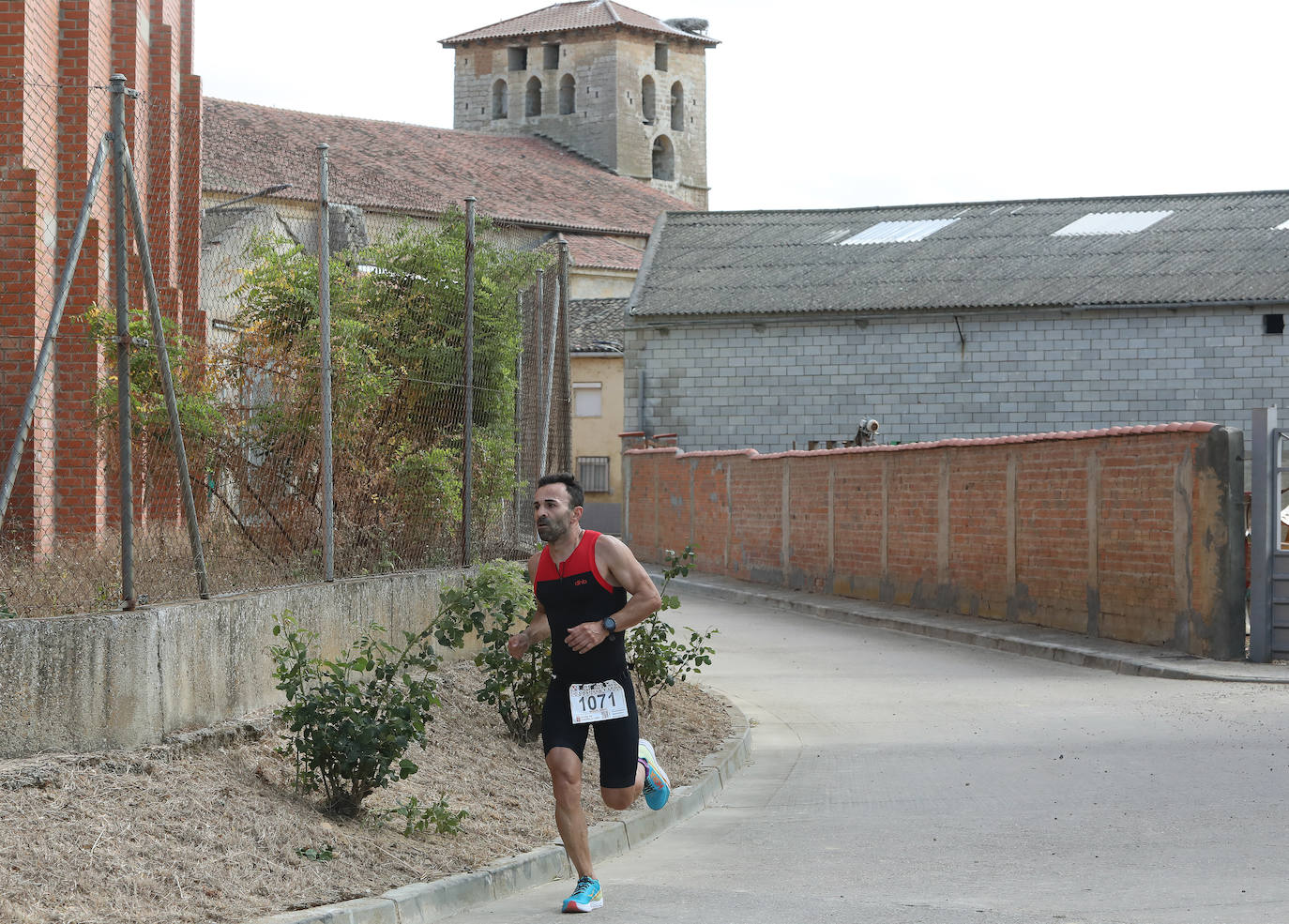 Fotos: Jaime Izquierdo y Laura Fernández se imponen en el Triatlón de Piña de Campos