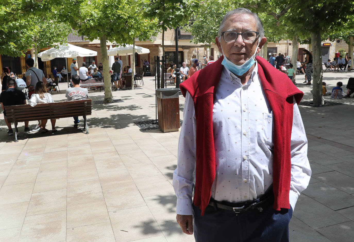 El abuelo materno de Óscar Husillos, Pablo Domingo, en Astudillo. 