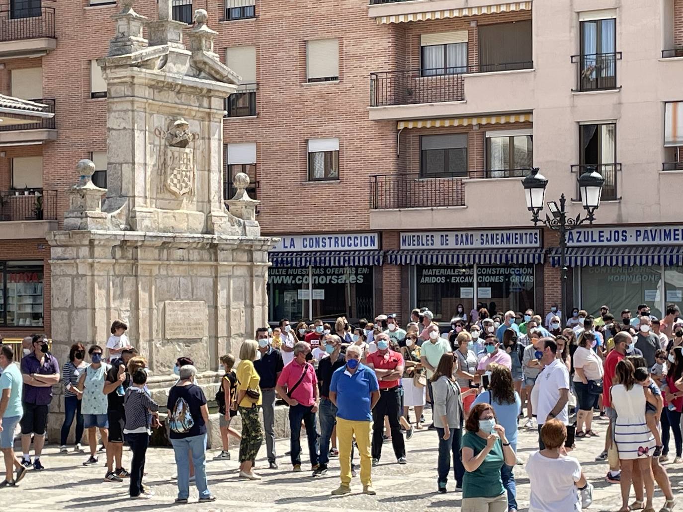 Algunos de los asistentes a la concentración este domingo en Nava de la Asunción.