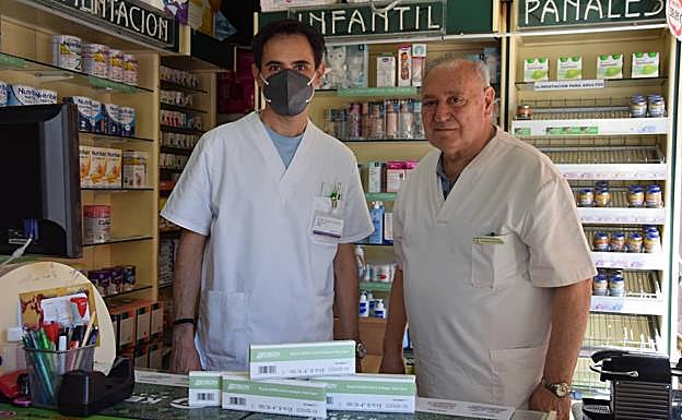 Imagen principal - Agustín Miralles Boix, junto a su hijo, Ignacio. 