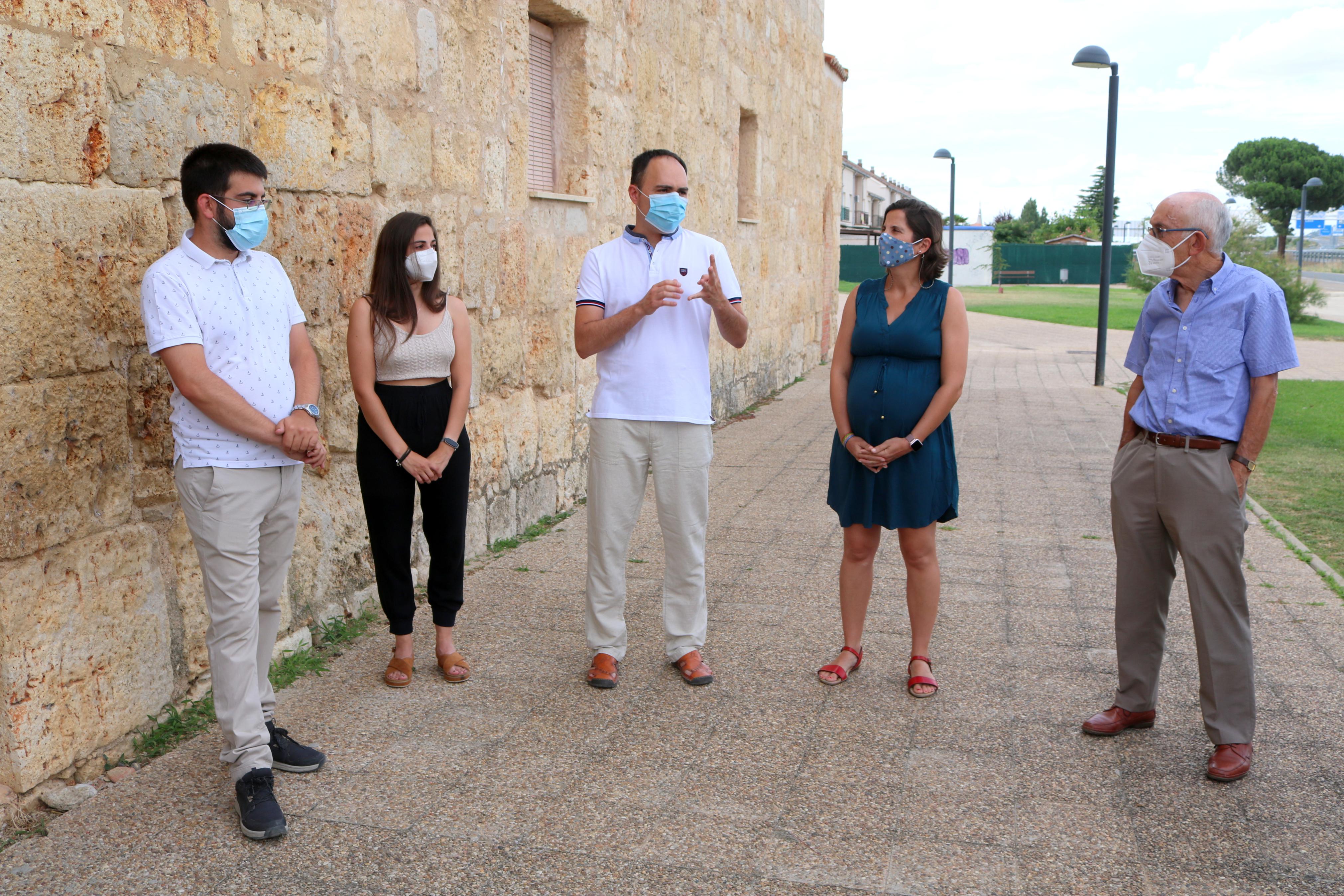 La exposición organizada por la Asociación 'Villaclick' puede visitarse en el Palacio de la Reina del Monasterio de Santa Clara de Calabazanos