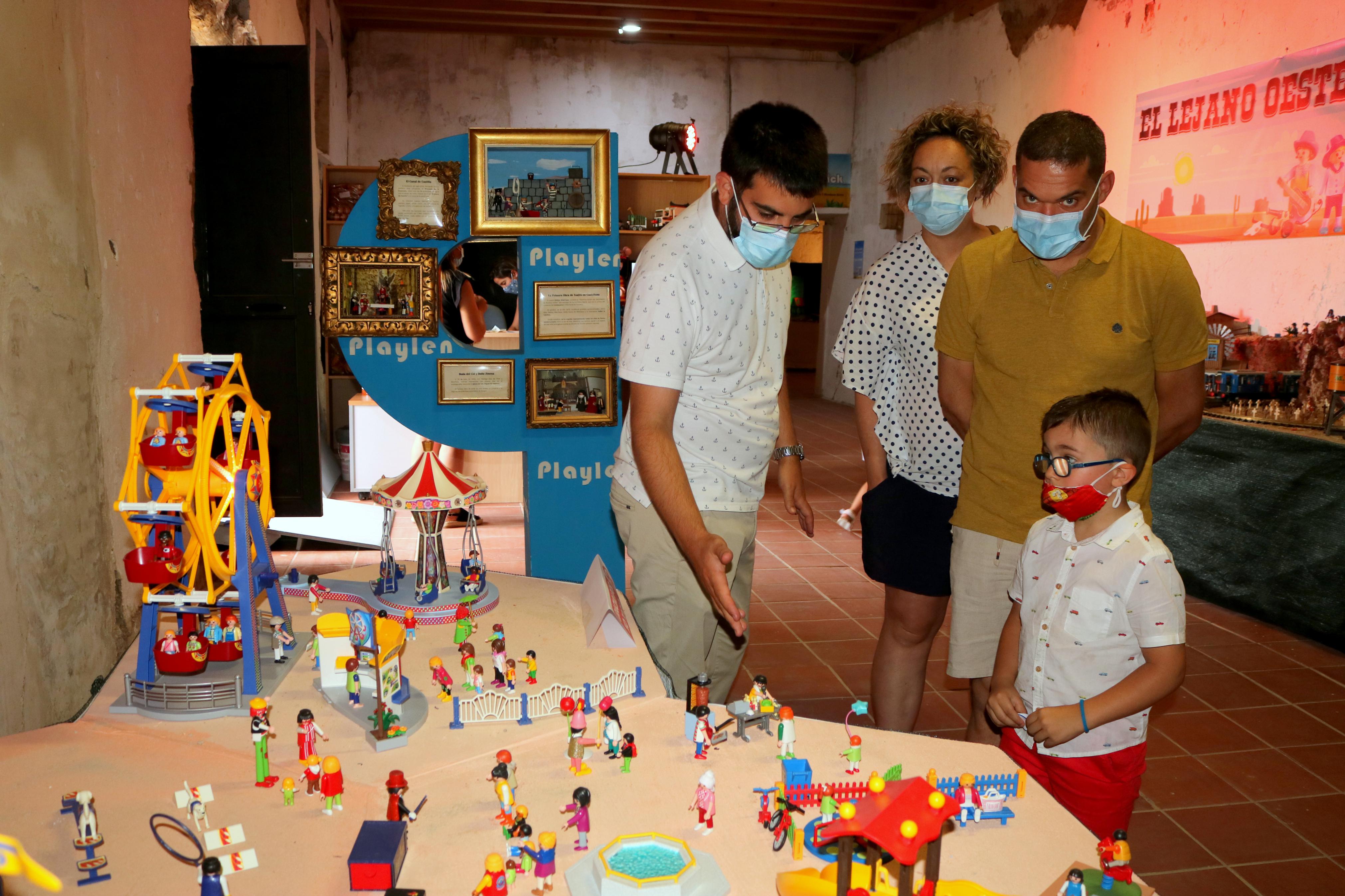 La exposición organizada por la Asociación 'Villaclick' puede visitarse en el Palacio de la Reina del Monasterio de Santa Clara de Calabazanos