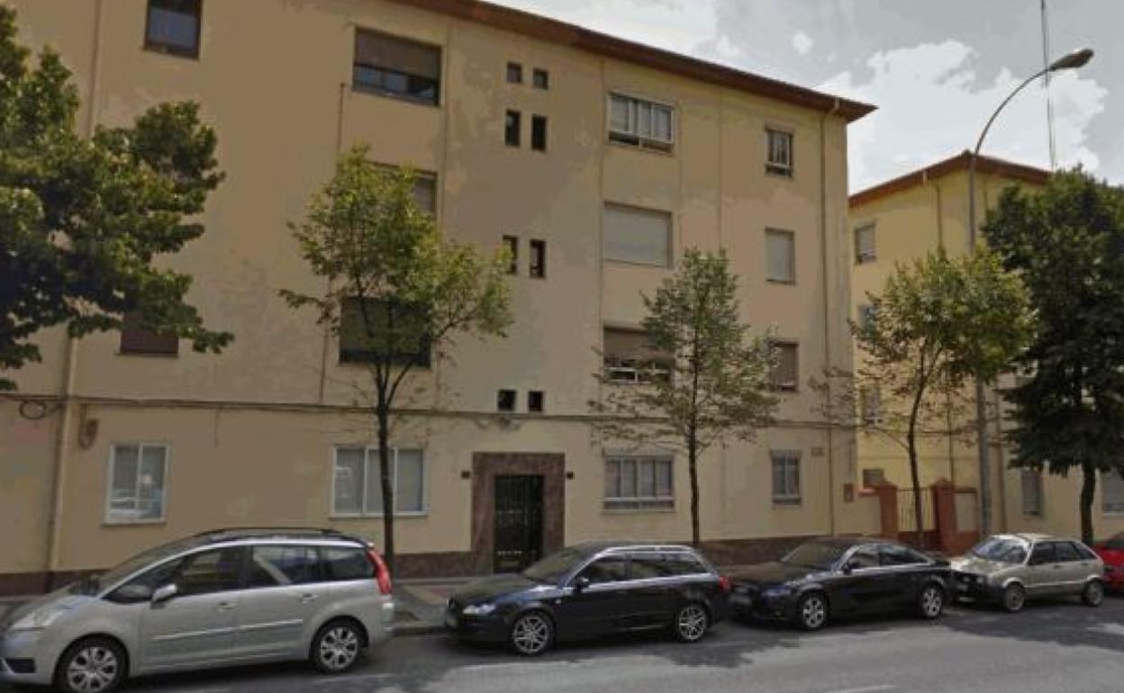 Edificio donde se ubica la vivienda que se subasta en Salamanca. 
