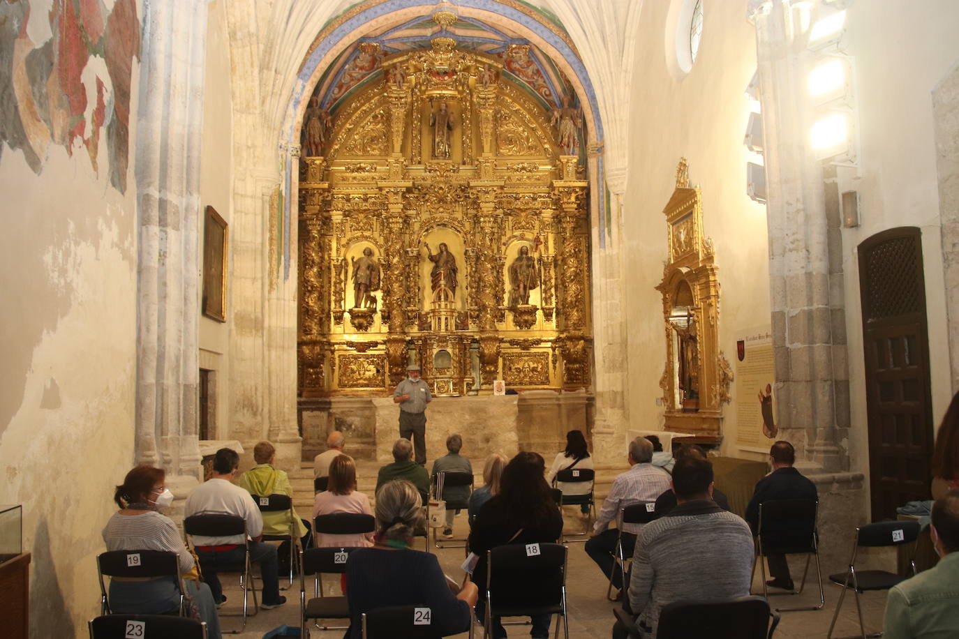 Una de las visitas organizadas por Juan Carlos Llorente para dar a conocer el barroco cuellarano. 