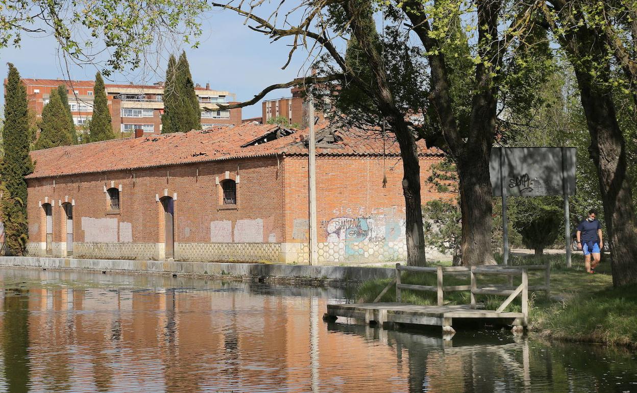 Almacén de la Dársena del Canal en el que se quiere construir un centro de ocio. 