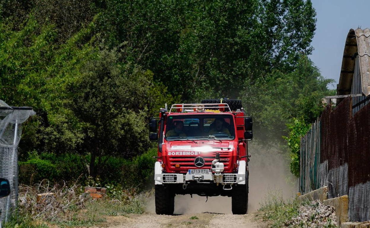 Un camión de bomberos en una localidad de la provincia.