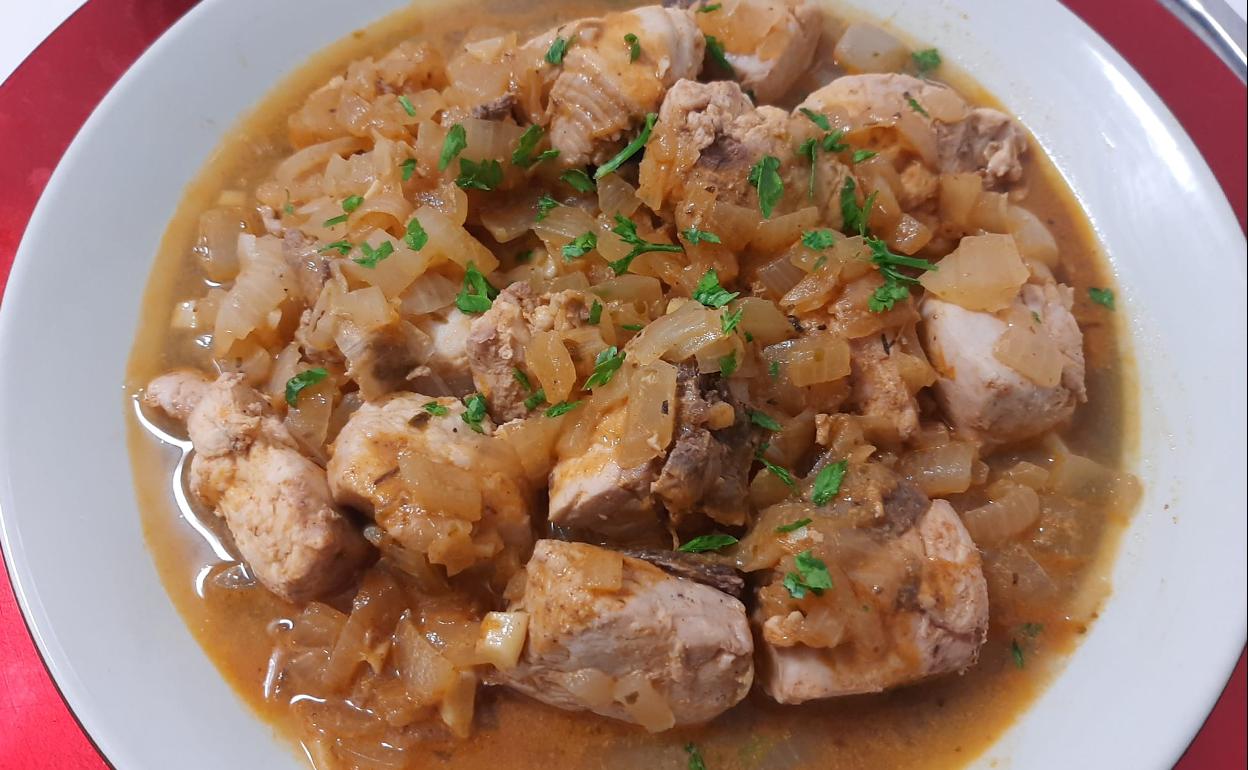 Bonito con sofrito de cebolla