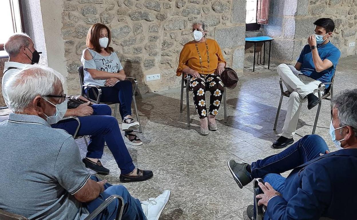 La subdelegada durante su visita institucional a los municipios de la Sierra de Francia. 