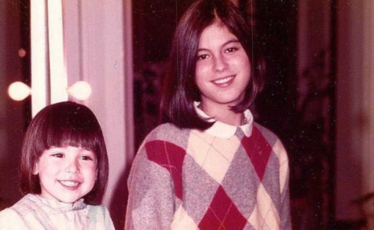 Tamara (izda.) junto a su hermana Chabelita. 