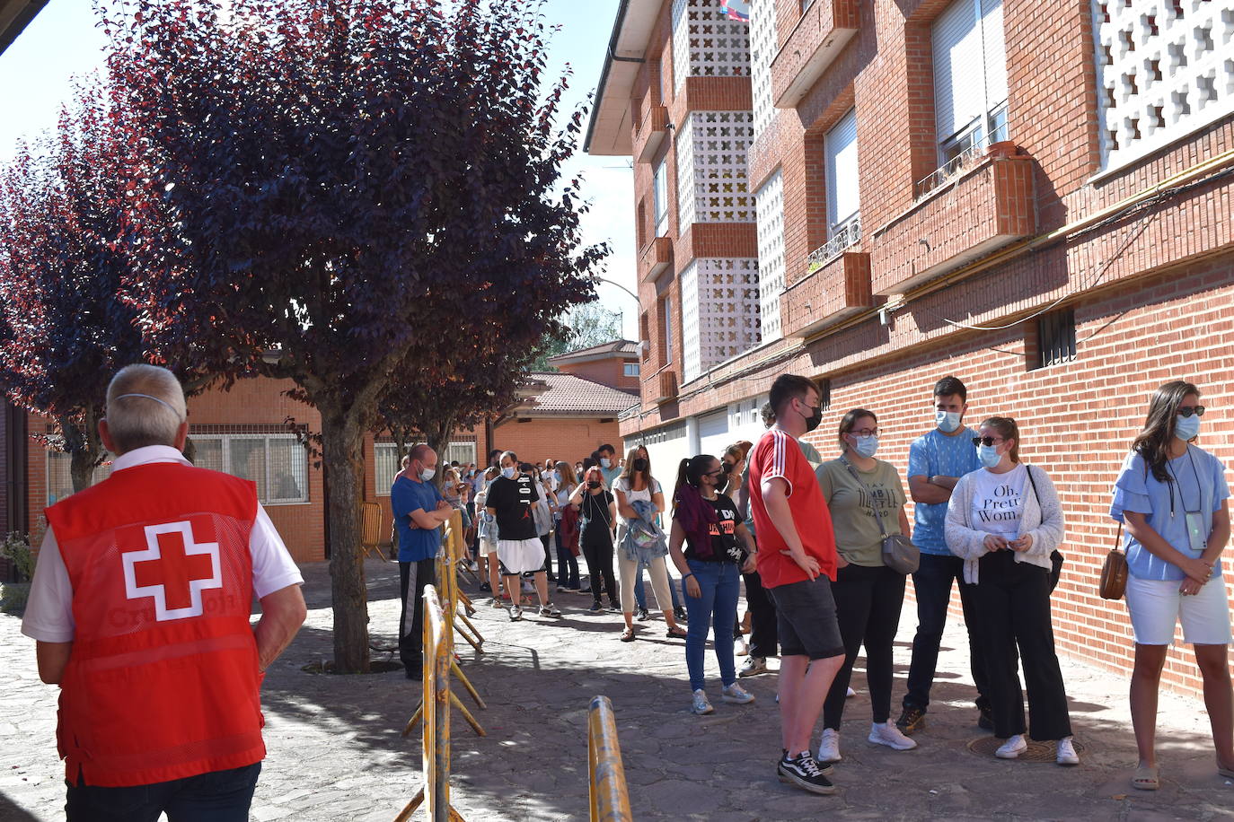 Fotos: Los menores de 30 años se vacunan en Aguilar de Campoo