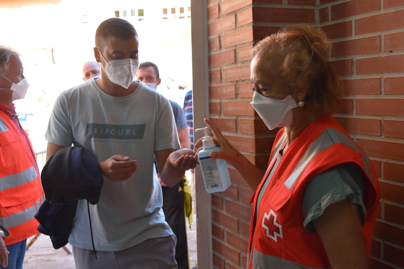 Fotos: Los menores de 30 años se vacunan en Aguilar de Campoo