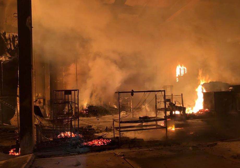 Fotos: Incendio en una empresa de palés del Polígono de San Cristóbal de Valladolid