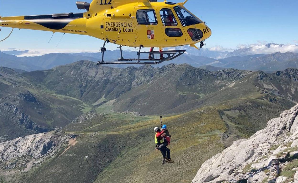 Rescate de dos montañeros en el Pico Espigüete. .