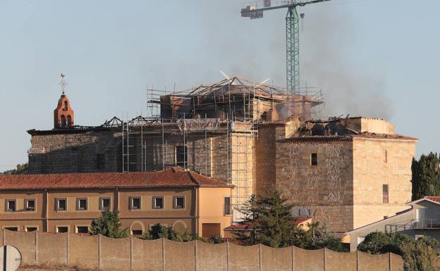 Imagen. Así ha quedado el monasterio tras el incendio. 