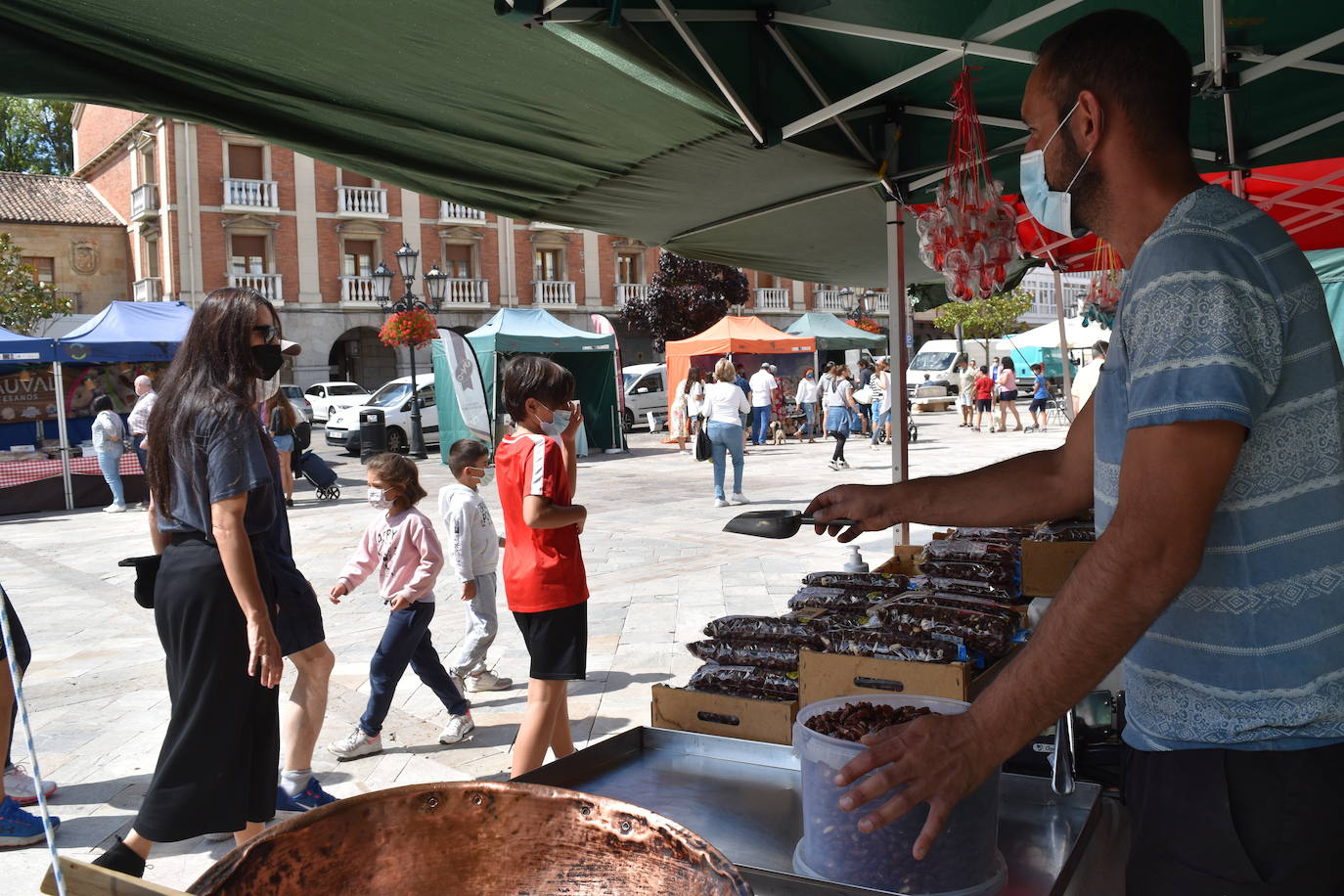 Después de que se cancelase el año pasado por la pandemia, vuelve la feria con menos vendedores y sin actividades paralelas