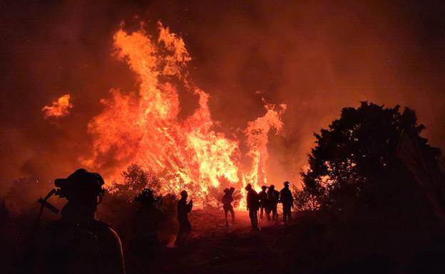 Asegurado el perímetro del incendio de El Tiemblo, que sigue en nivel 2 de peligrosidad