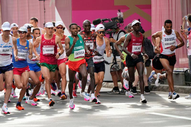 Salida de la maratón, con Javi Guerra en las primeras posiciones.