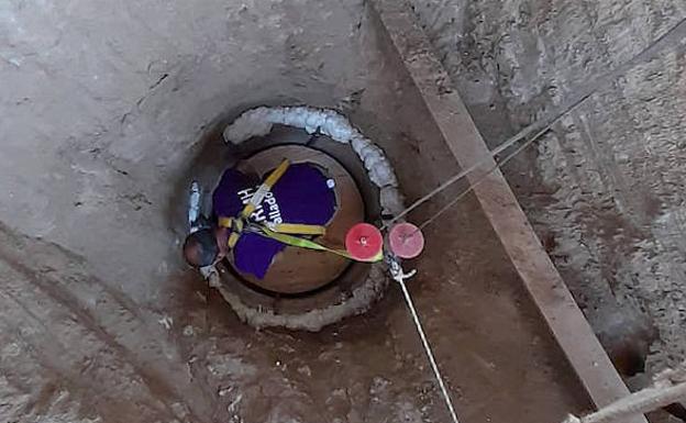 Trabajos de limpieza en el pozo de los horrores de Medina del Campo. 