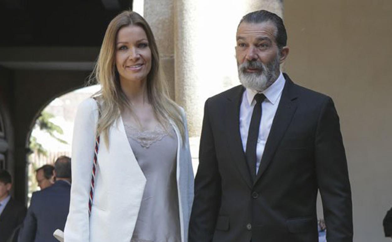 Nicole Kimpel junto a Antonio Banderas. 