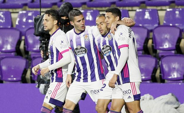 Marcos André celebra un gol con Nacho, Plano y Guardiola