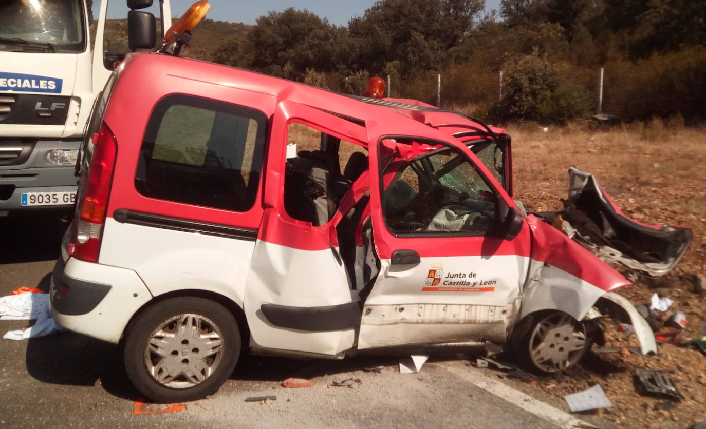 Fotos: Dos fallecidos y tres heridos en un choque frontal en Zamora