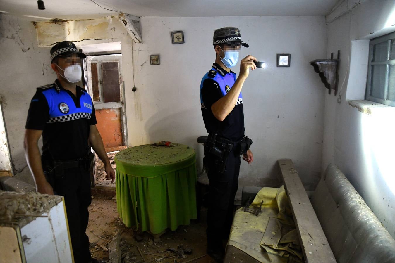 Fotos: La Policía Local de Tordesillas busca a al anciano desaparecido en el antiguo hospital Mater Dei