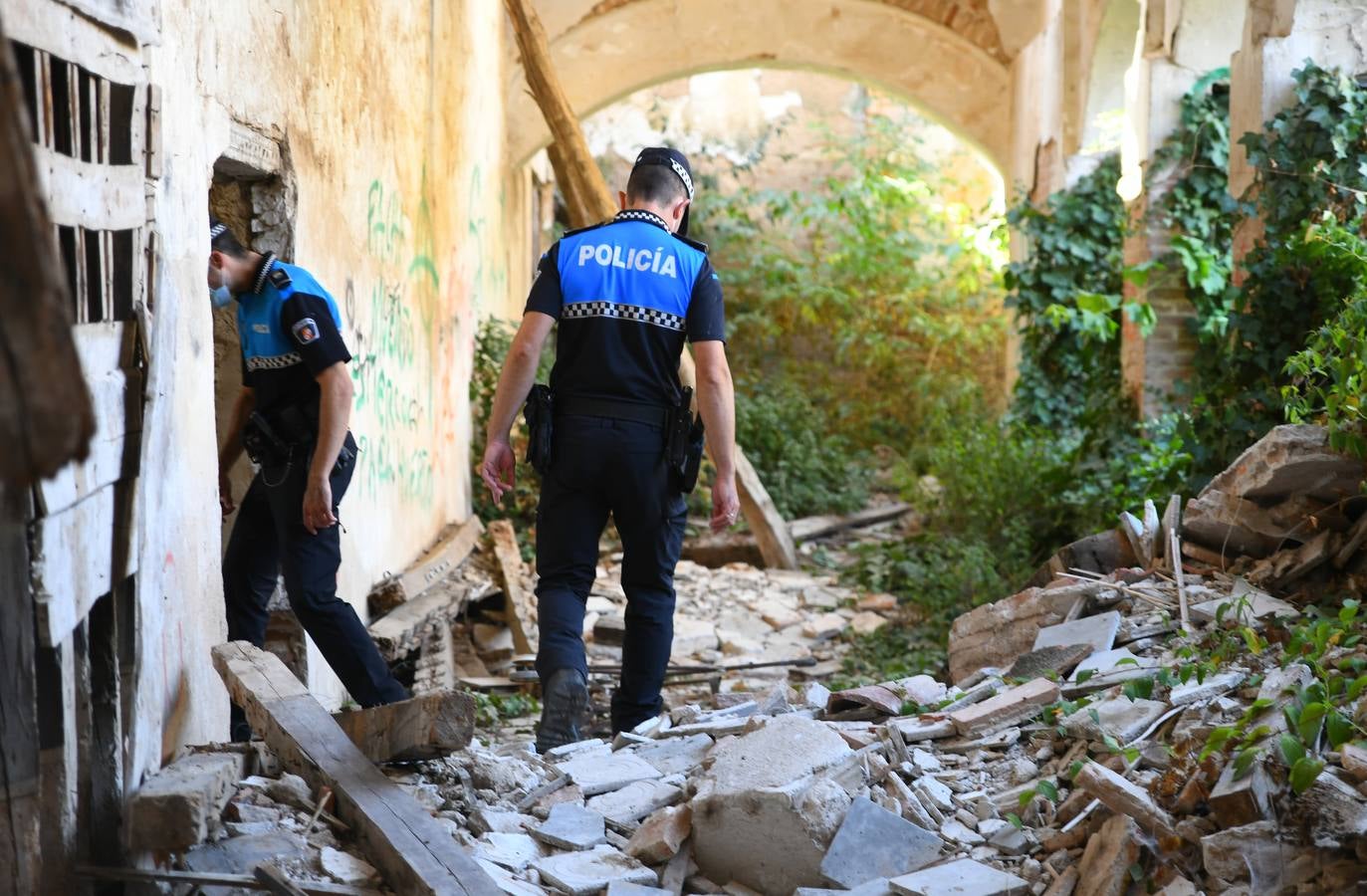 Fotos: La Policía Local de Tordesillas busca a al anciano desaparecido en el antiguo hospital Mater Dei