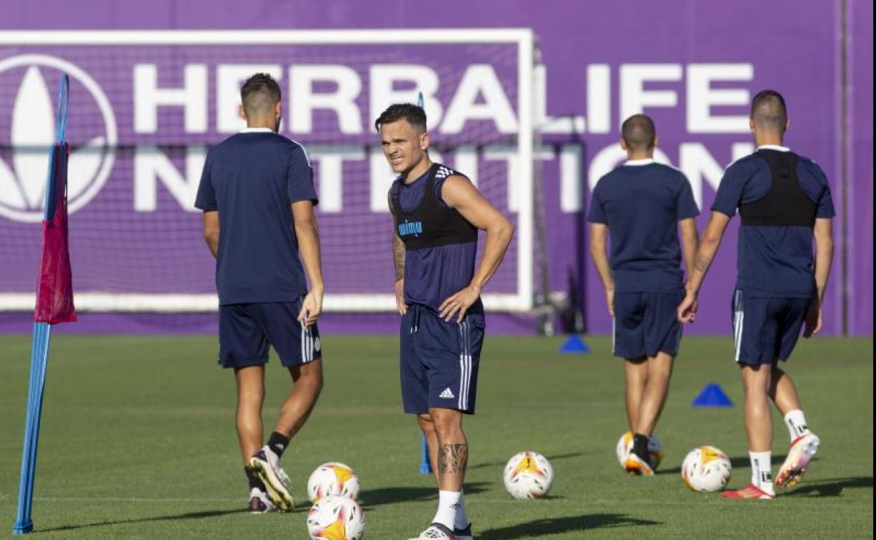 Roque Mesa en el primer entrenamiento de la semana. 