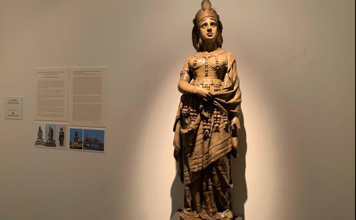 Escultura de la Diosa del Poderío, obra destacada de agosto. 