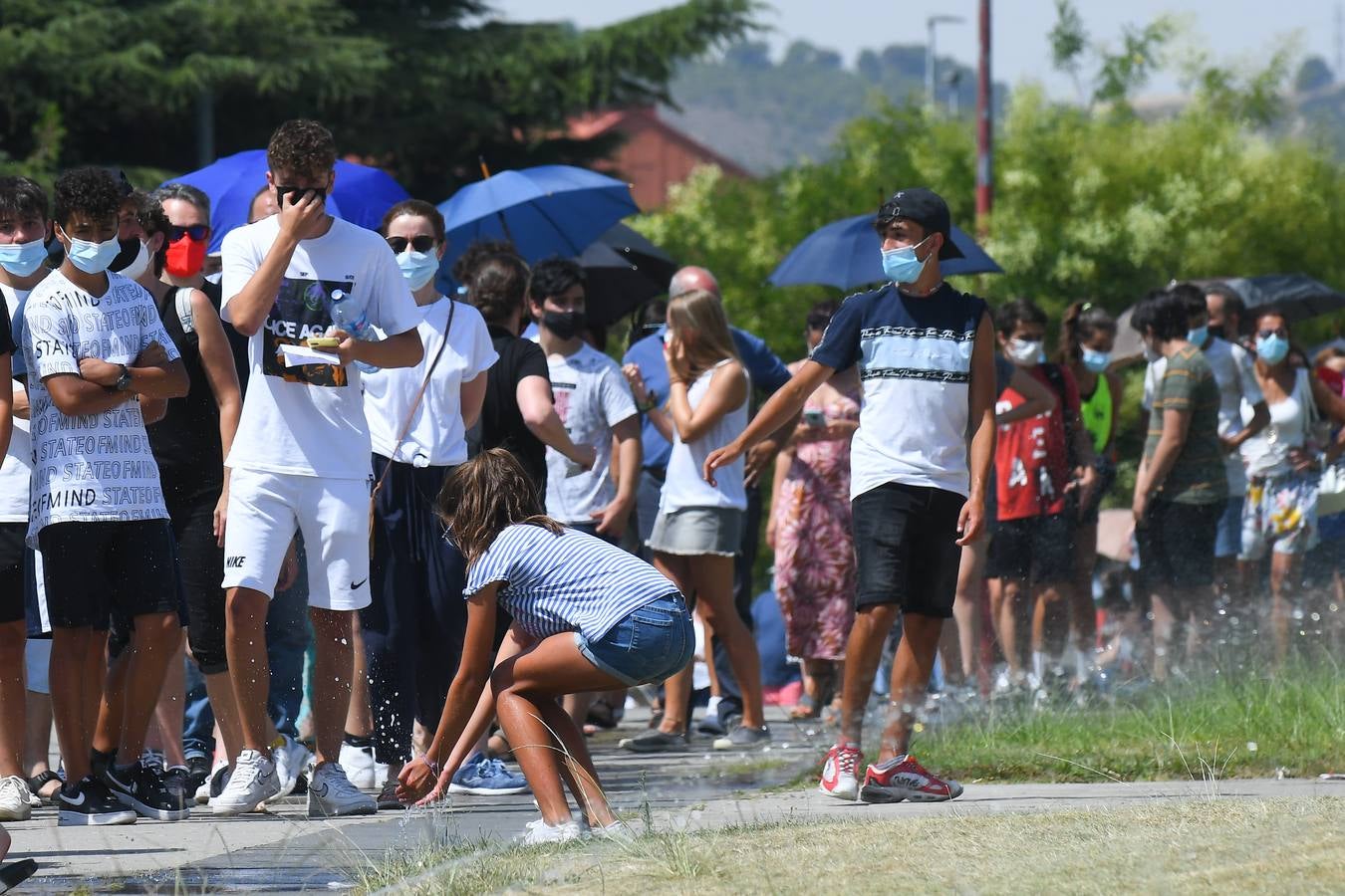 Fotos: Colas de vacunación contra la covid en Valladolid bajo un intenso calor