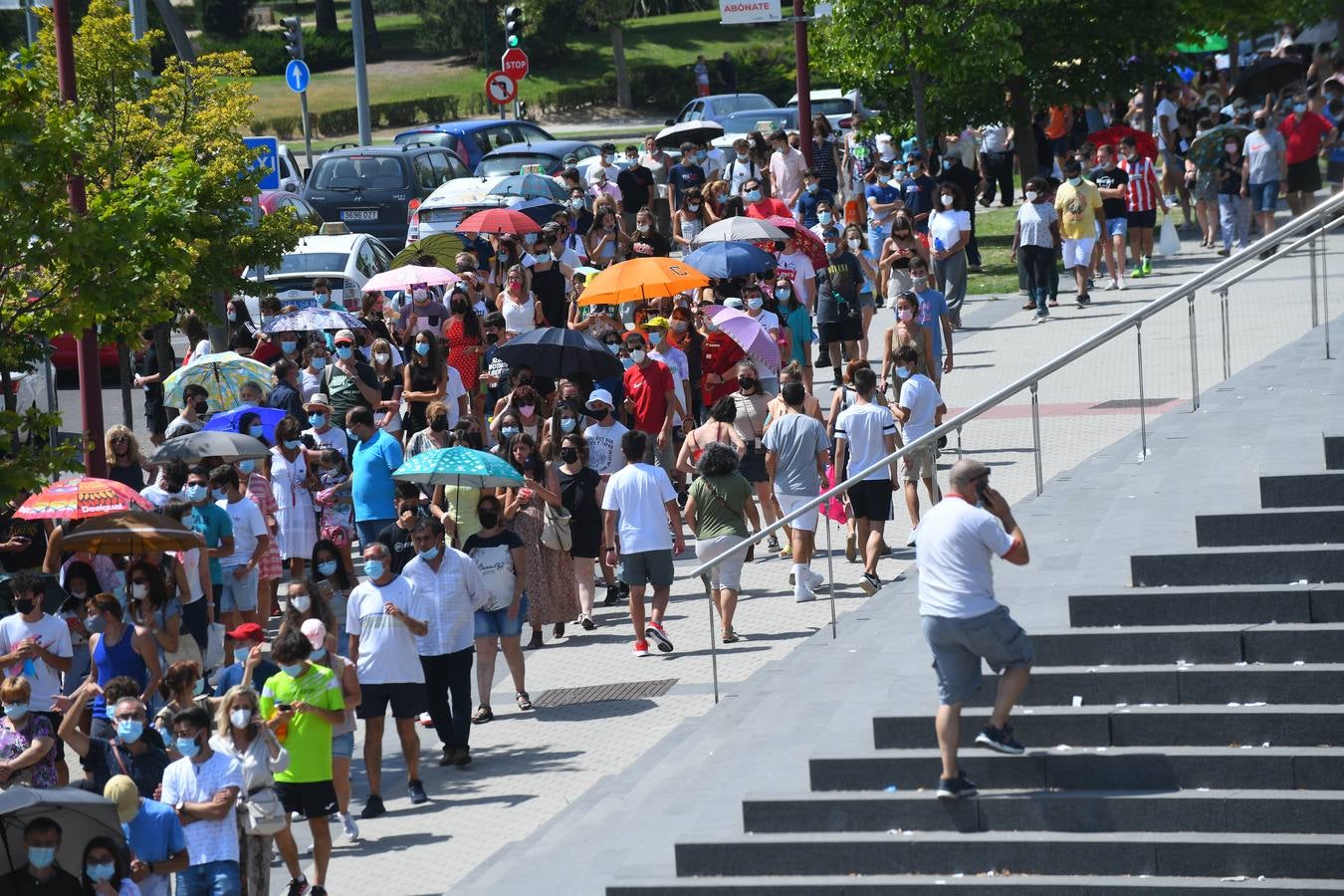 Fotos: Colas de vacunación contra la covid en Valladolid bajo un intenso calor