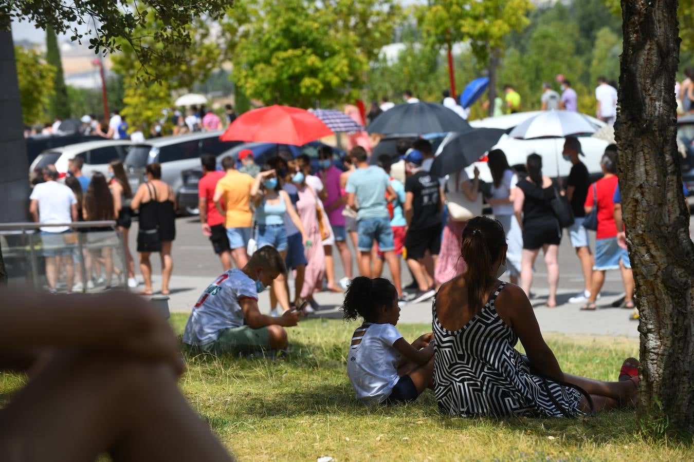 Fotos: Colas de vacunación contra la covid en Valladolid bajo un intenso calor
