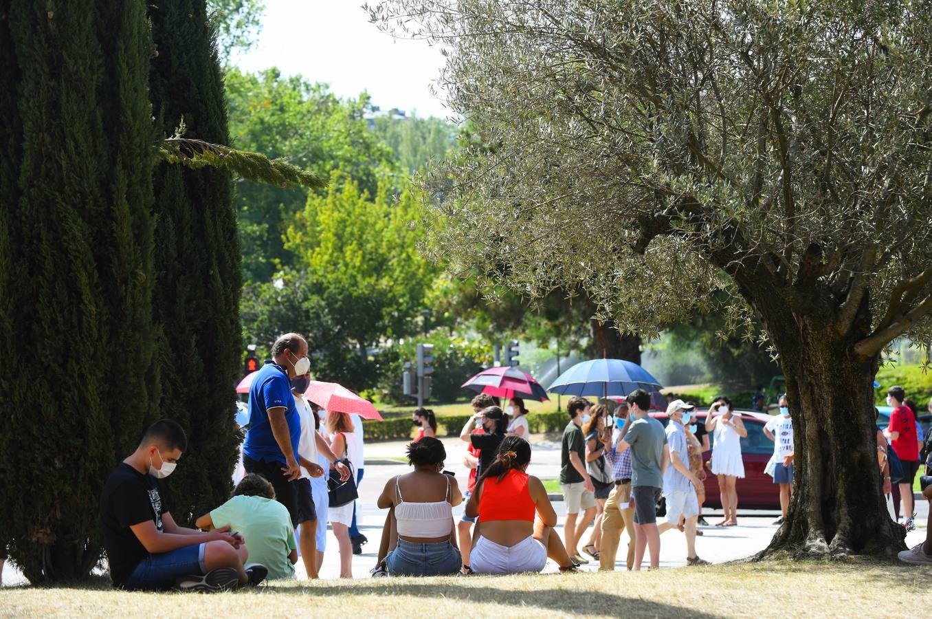 Fotos: Colas de vacunación contra la covid en Valladolid bajo un intenso calor