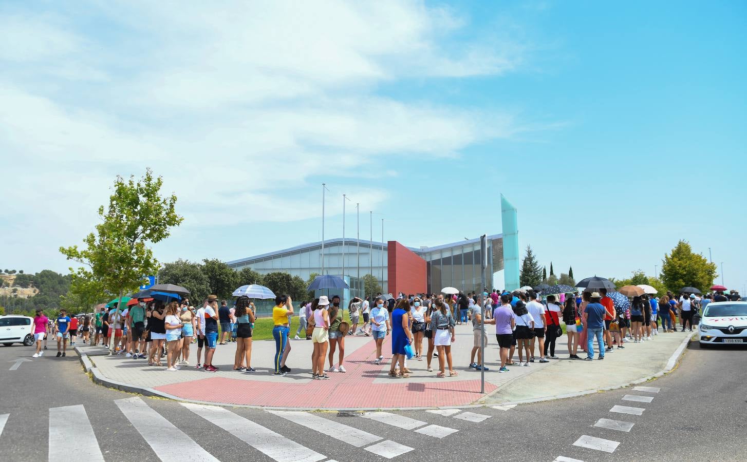 Fotos: Colas de vacunación contra la covid en Valladolid bajo un intenso calor